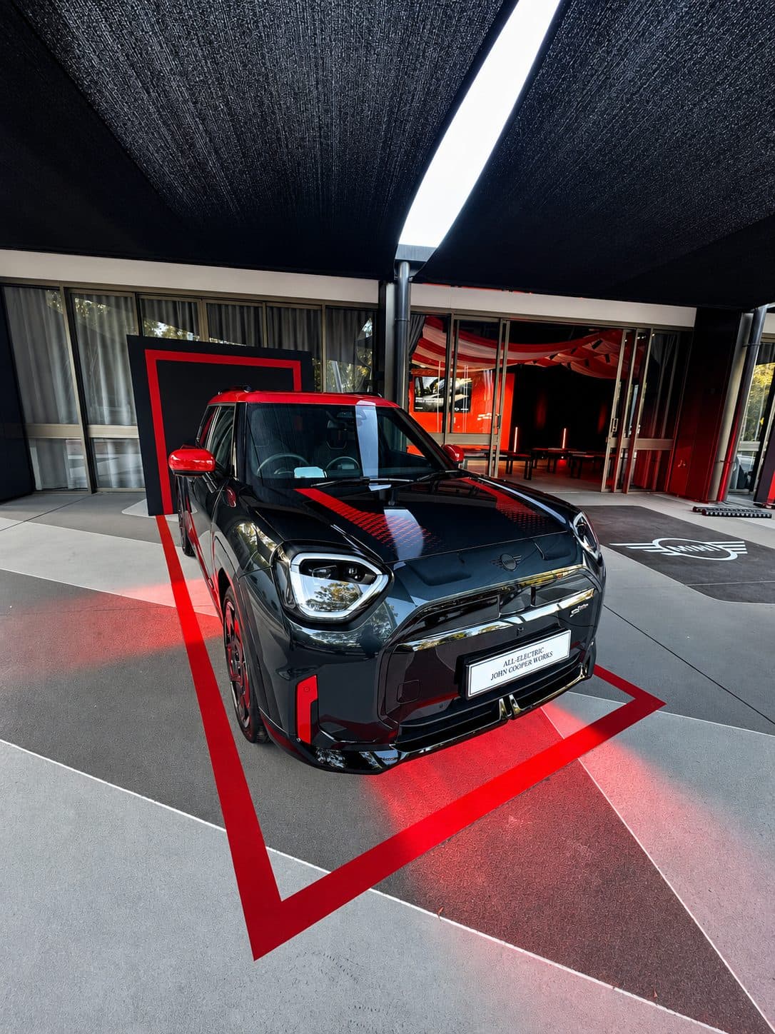 Event display with floor graphics