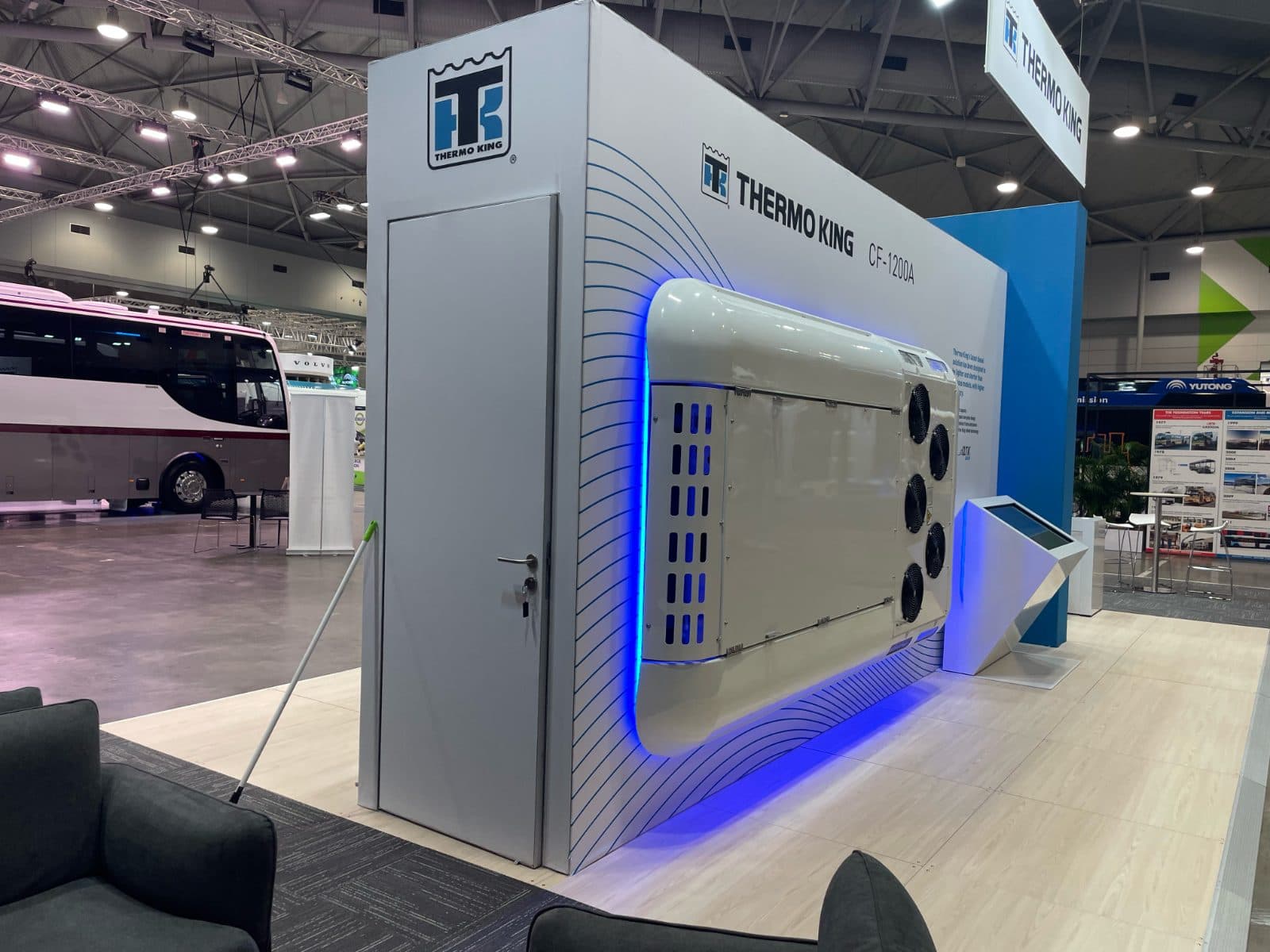 Rigid panel stand walls